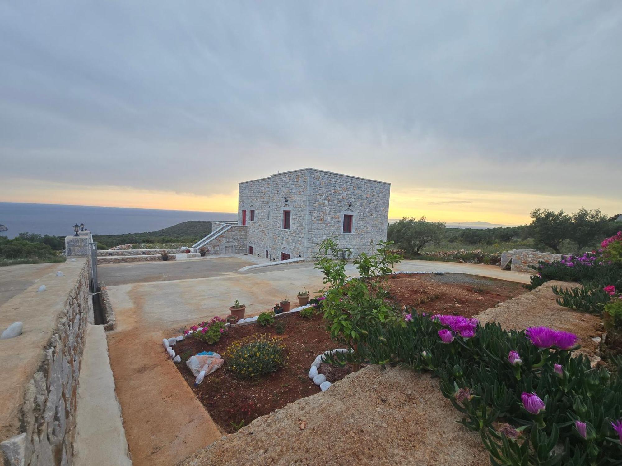 Апартаменты Sugar Stone House 2 Pyrgos Dirou Экстерьер фото